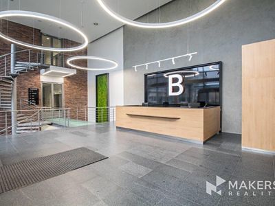 Pronájem kanceláře 1261 m²