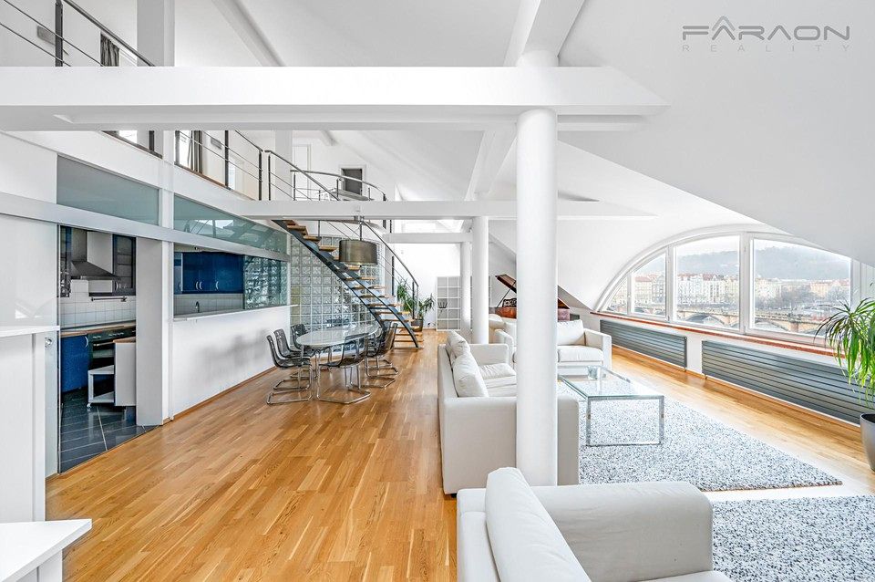 Pronájem bytu 5+kk 250 m²