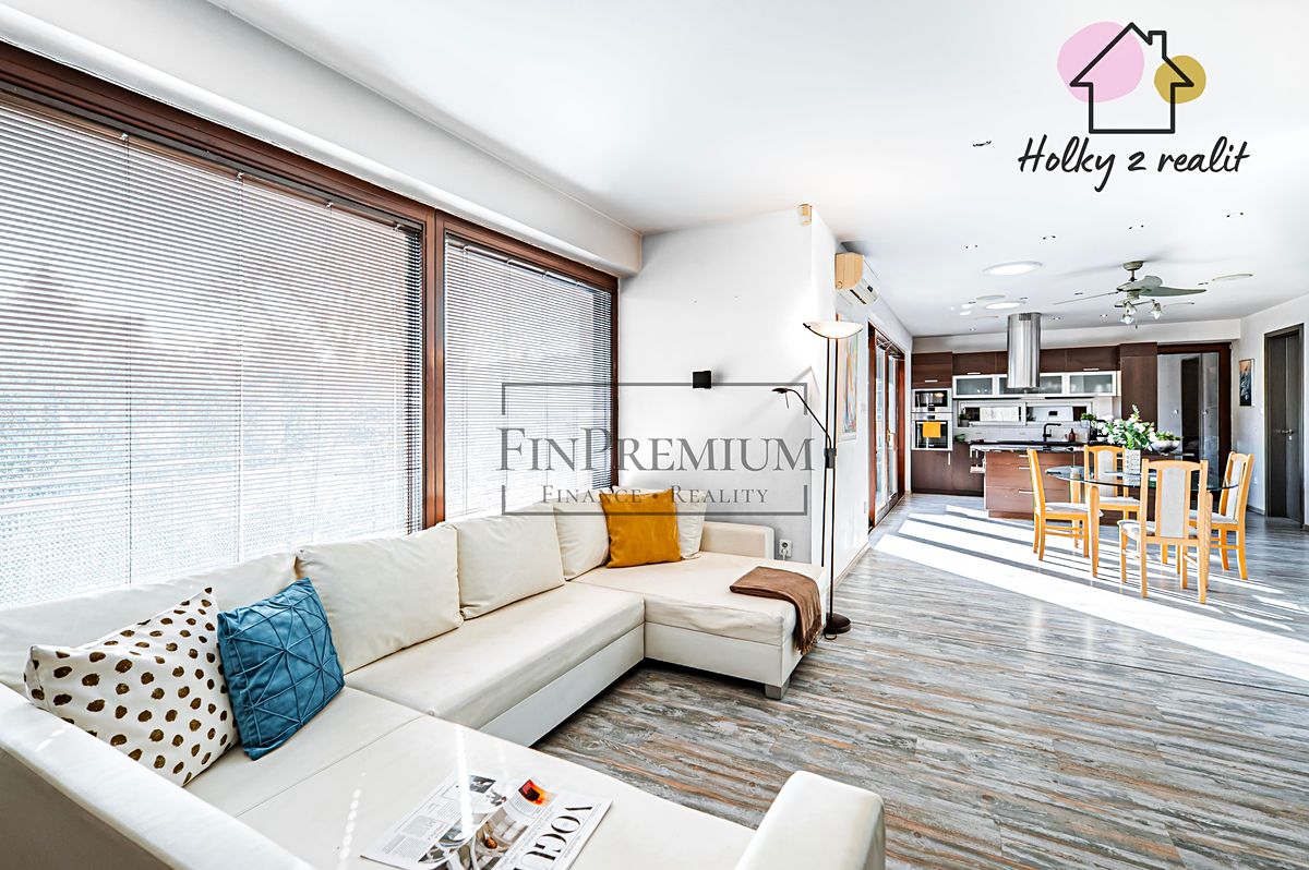 Prodej vily 316 m², pozemek 847 m² – fotografie 2