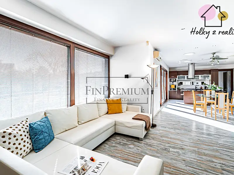 Prodej vily 316 m², pozemek 847 m², Jesenice – náhled fotky 2