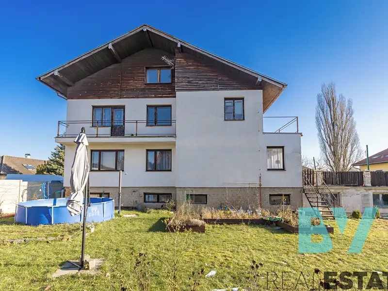 Prodej rodinného domu 308 m², pozemek 731 m², Praha – náhled fotky 1