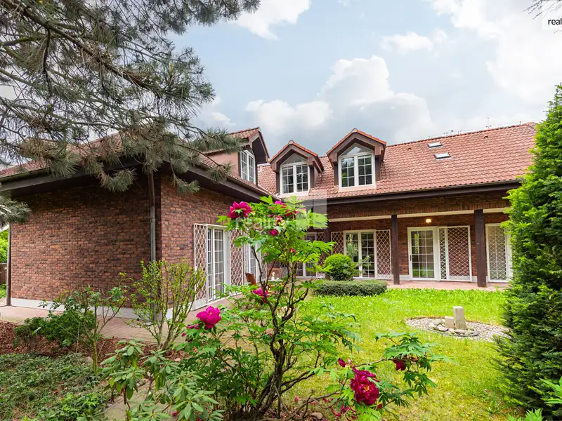 Prodej rodinného domu 420 m², pozemek 717 m², Praha – náhled fotky 2
