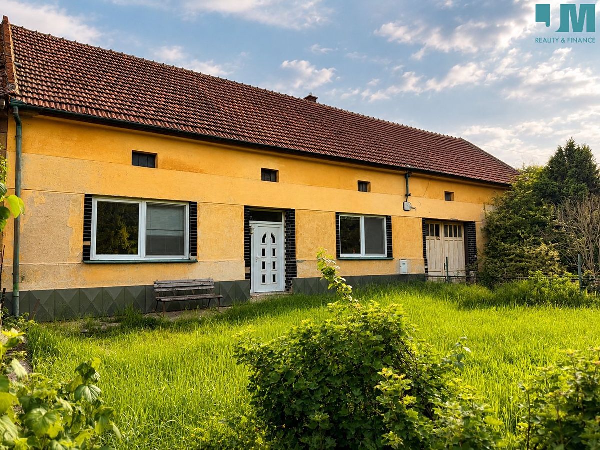 Prodej rodinného domu 148 m², pozemek 1183 m² – fotografie 2