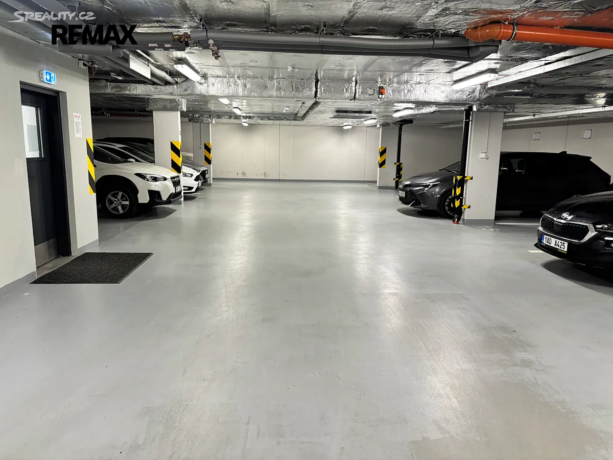 Pronájem garážového stání 15 m² – pohled 5