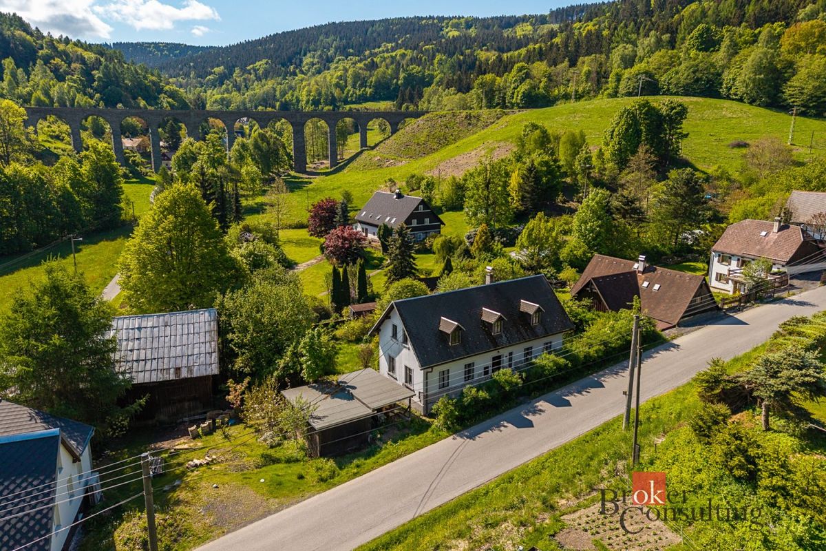 Prodej rodinného domu 266 m², pozemek 584 m²