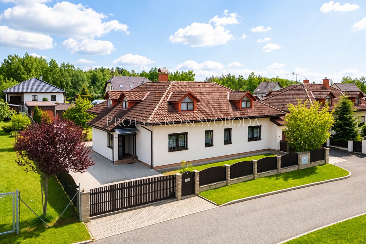 Prodej rodinného domu 310 m², pozemek 1182 m²