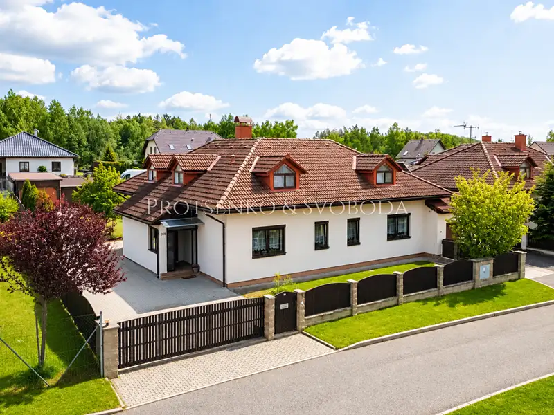 Prodej rodinného domu 310 m², pozemek 1182 m², Česká Lípa – náhled fotky 1