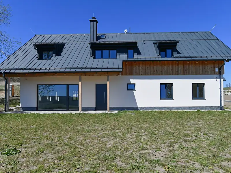 Prodej rodinného domu 310 m², pozemek 1687 m², Nové Hutě – náhled fotky 2