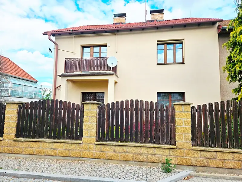 Prodej rodinného domu 330 m², pozemek 505 m², Praha – náhled fotky 1