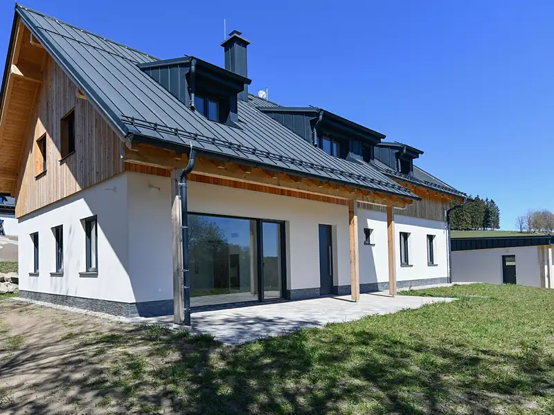 Prodej rodinného domu 310 m², pozemek 1687 m², Nové Hutě – náhled fotky 1