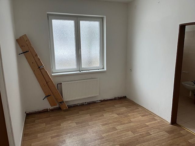 Pronájem kanceláře 70 m² – fotografie 3