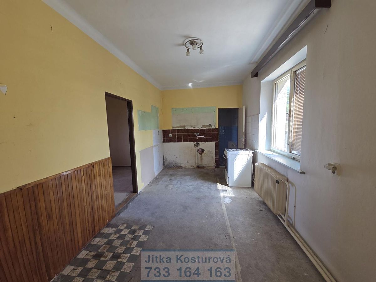 Prodej rodinného domu 220 m², pozemek 790 m² – fotografie 5