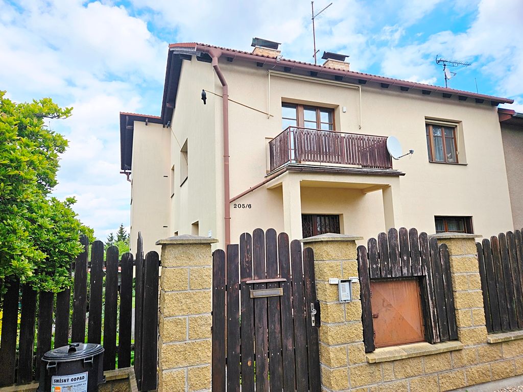 Prodej rodinného domu 330 m², pozemek 505 m² – fotografie 2