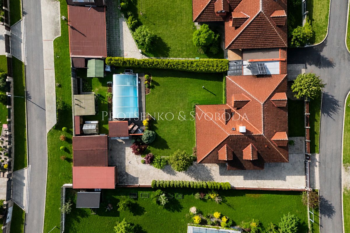 Prodej rodinného domu 310 m², pozemek 1182 m² – fotografie 4