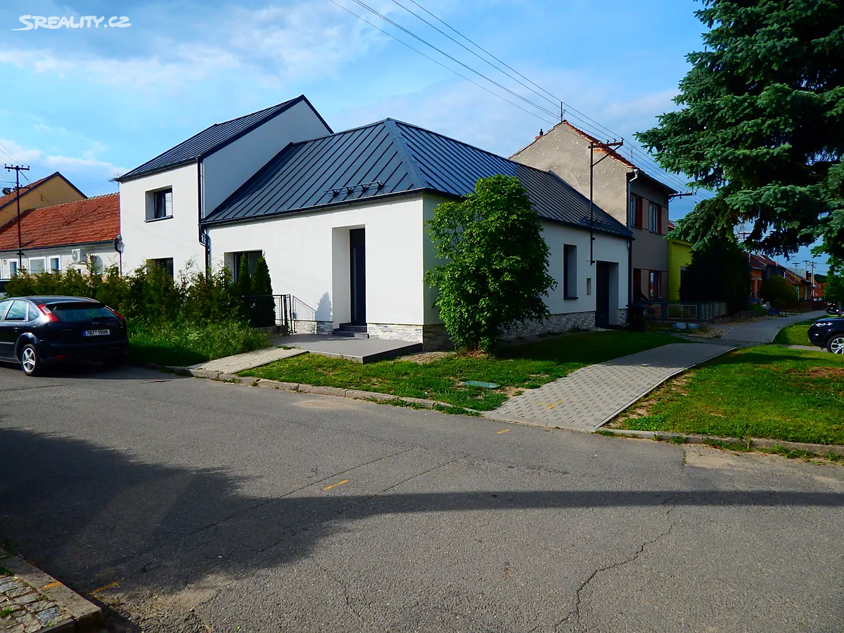 Prodej rodinného domu 180 m², pozemek 208 m², Hostěrádky-Rešov