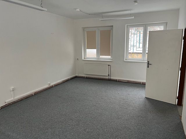 Pronájem kanceláře 70 m² – fotografie 2