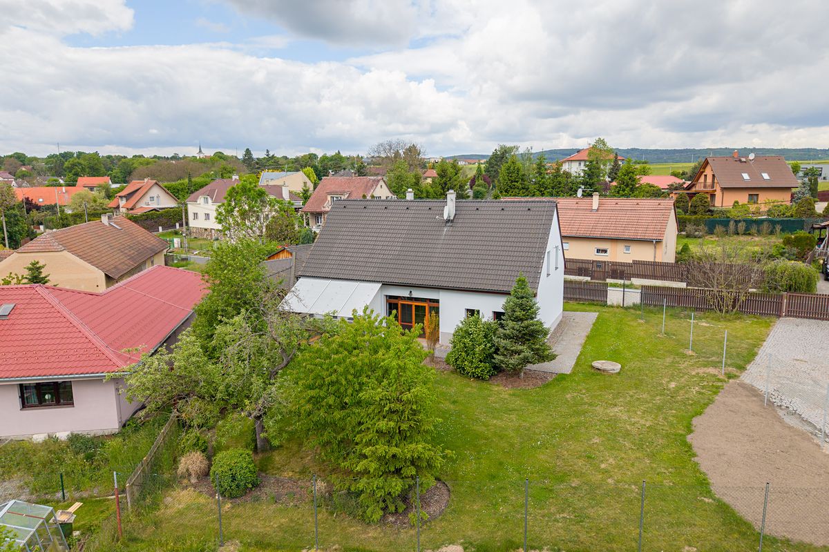 Prodej rodinného domu 150 m², pozemek 849 m² – fotografie 2