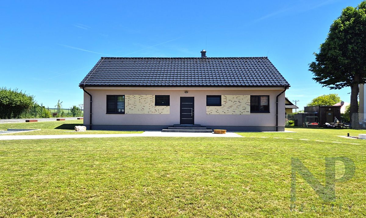 Prodej rodinného domu 112 m², pozemek 1923 m² – fotografie 2