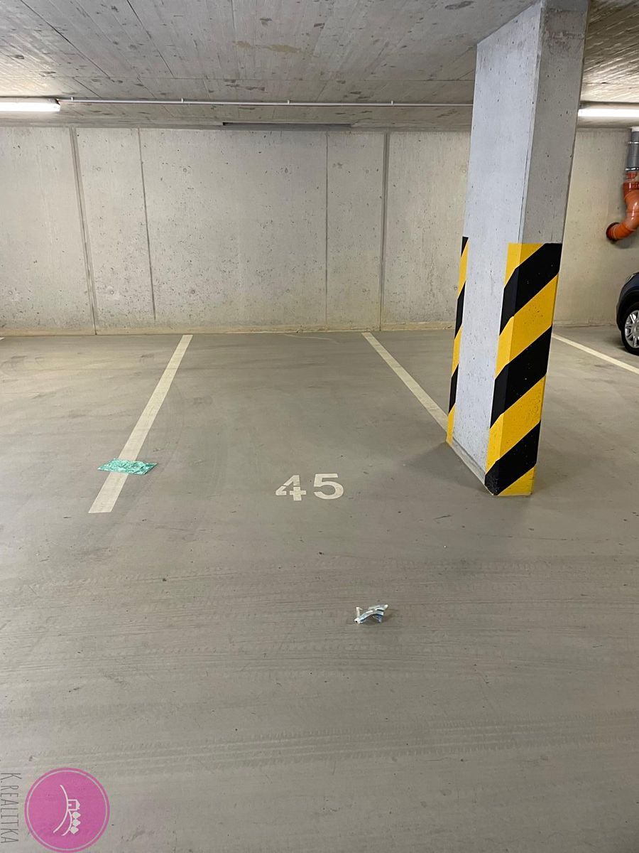 Pronájem garážového stání 13 m²