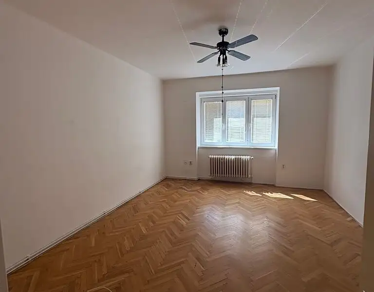 Prodej bytu 2+1 74 m², Praha – náhled fotky 2