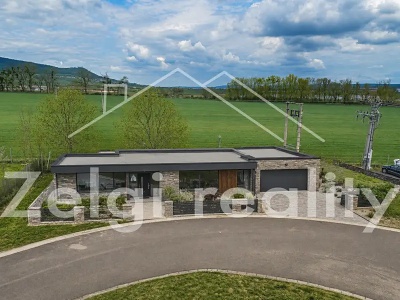 Prodej rodinného domu 210 m², pozemek 433 m², Milovice – náhled fotky 2