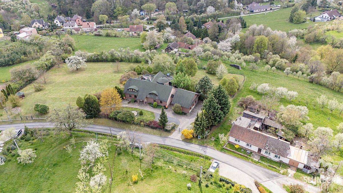 Prodej vily 760 m², pozemek 4224 m² – fotografie 2