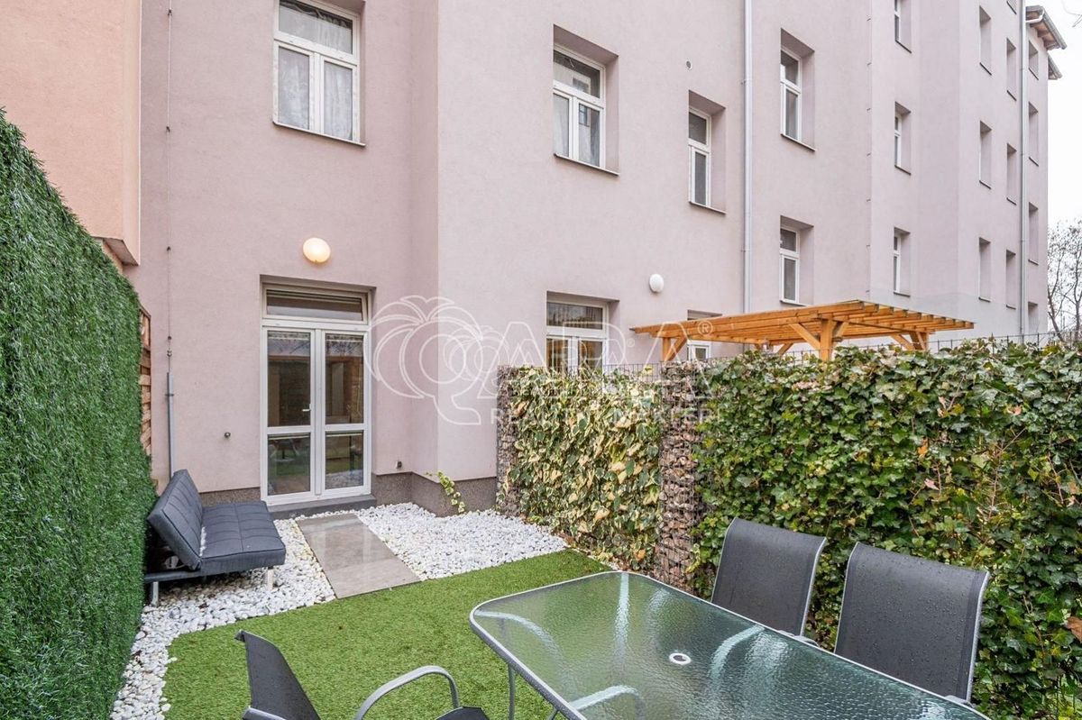 Pronájem bytu 1+kk 45 m²