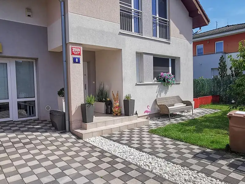 Prodej rodinného domu 184 m², pozemek 283 m², Praha – náhled fotky 3