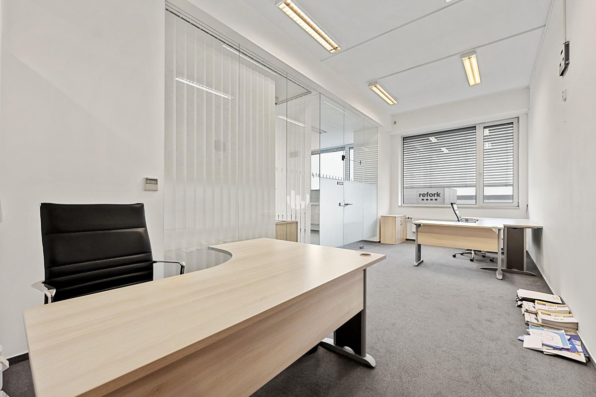Pronájem kanceláře 317 m² – fotografie 3