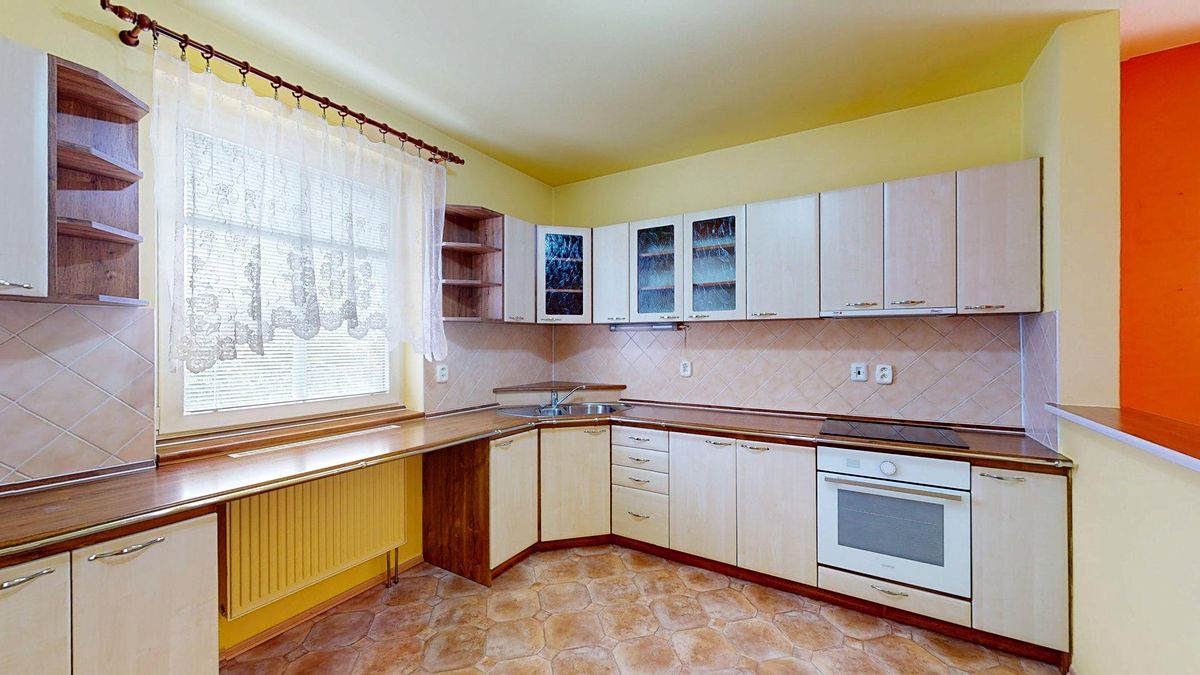 Prodej vícegeneračního domu 205 m², pozemek 1106 m² – fotografie 3
