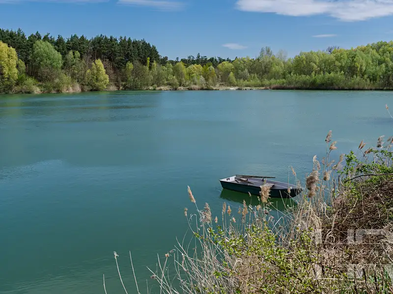 Prodej komerčního pozemku 111387 m², Písty – náhled fotky 3