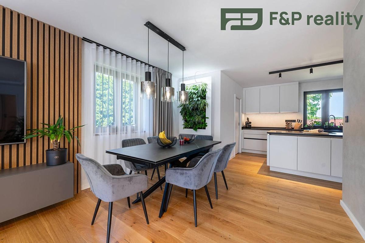 Prodej rodinného domu 320 m², pozemek 902 m² – fotografie 4