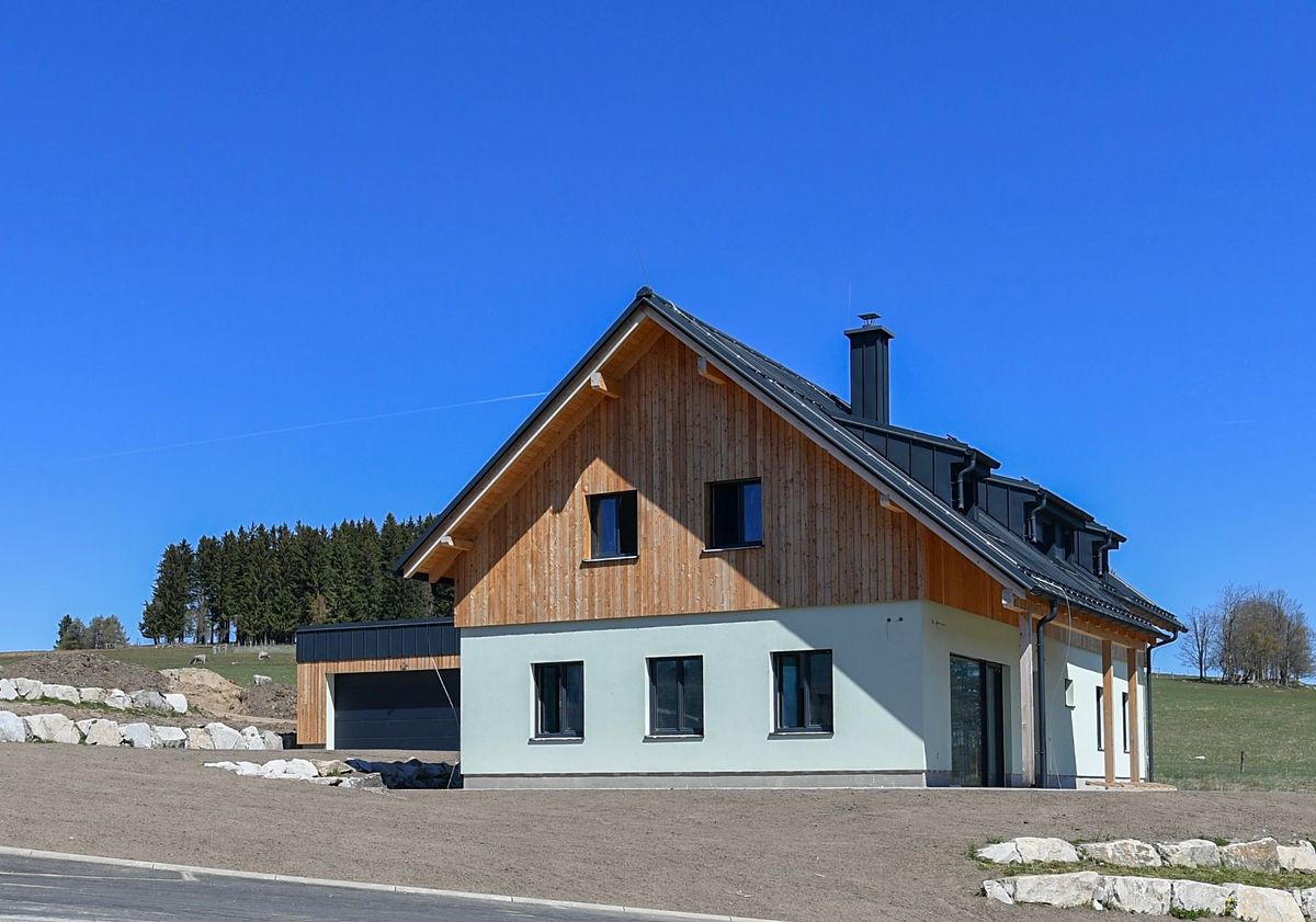 Prodej rodinného domu 310 m², pozemek 1687 m², Nové Hutě – fotka 1 z 3