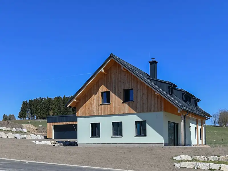 Prodej rodinného domu 310 m², pozemek 1687 m², Nové Hutě – náhled fotky 1