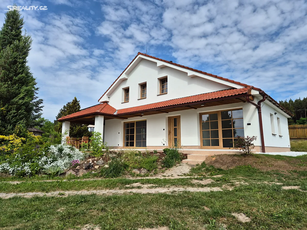 Prodej rodinného domu 140 m², pozemek 1918 m², Drahlín