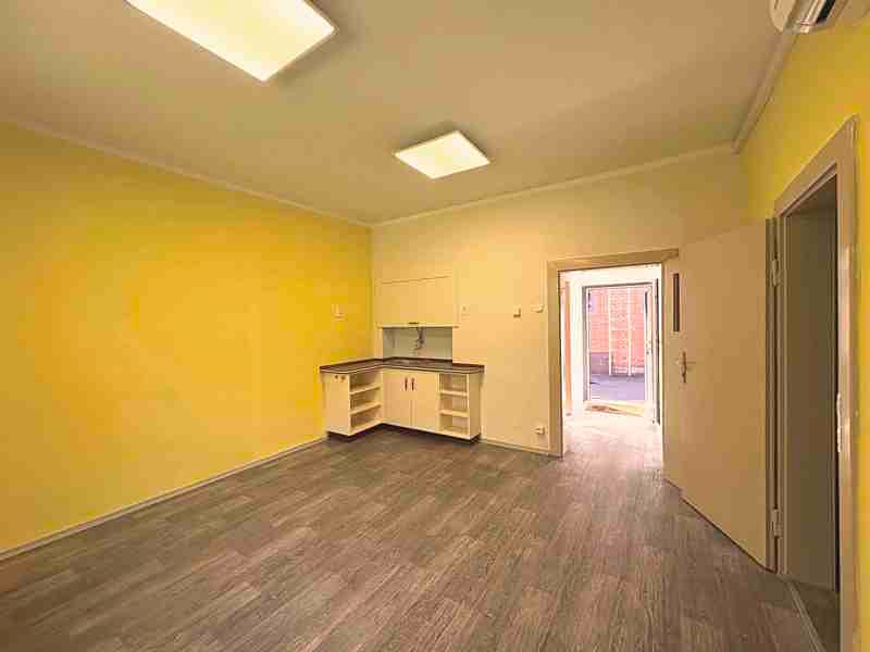 Pronájem kanceláře 62 m² – fotografie 2