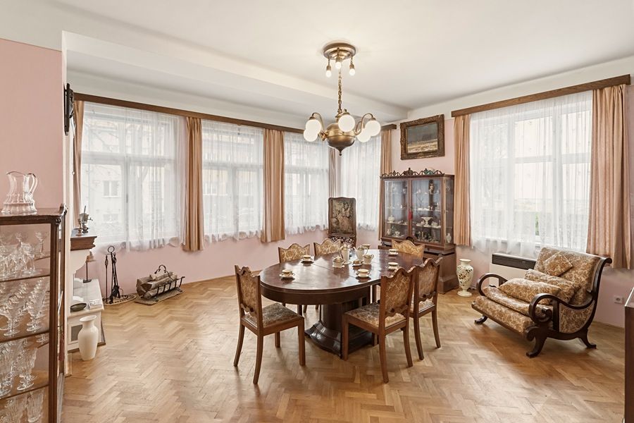 Prodej vily 321 m², pozemek 1044 m² – fotografie 2