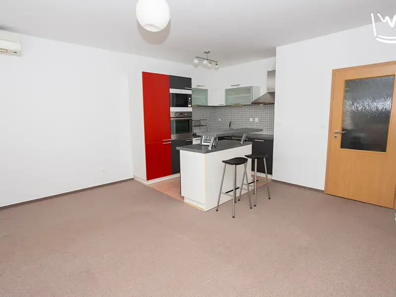 Prodej bytu 1+kk 37 m², Praha – náhled fotky 2