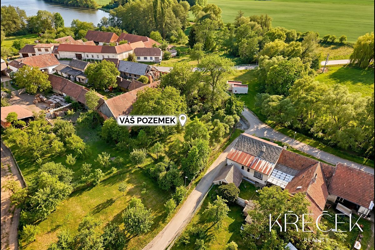 Prodej stavebního pozemku 698 m² – fotografie 3