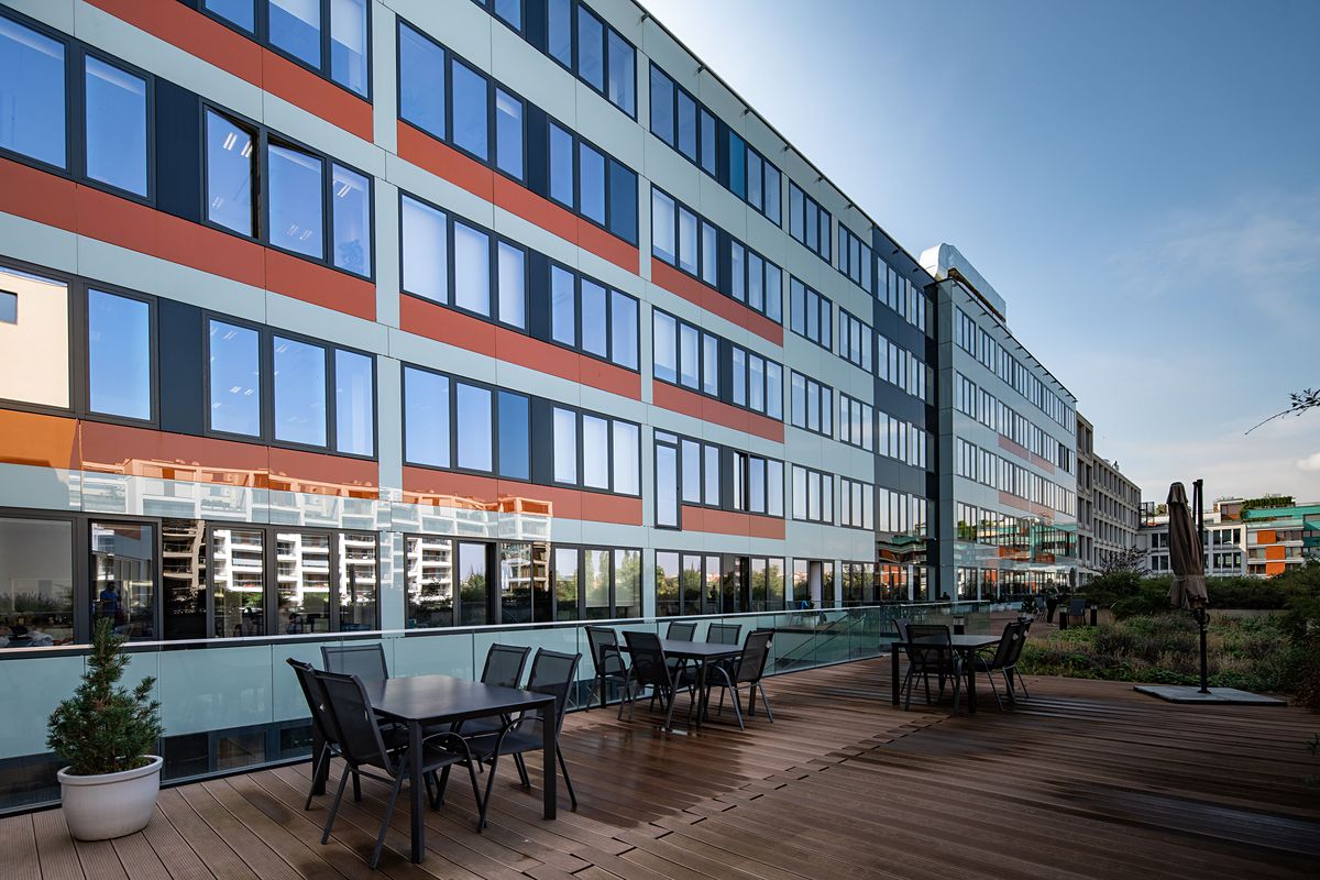 Pronájem kanceláře 877 m² – fotografie 3