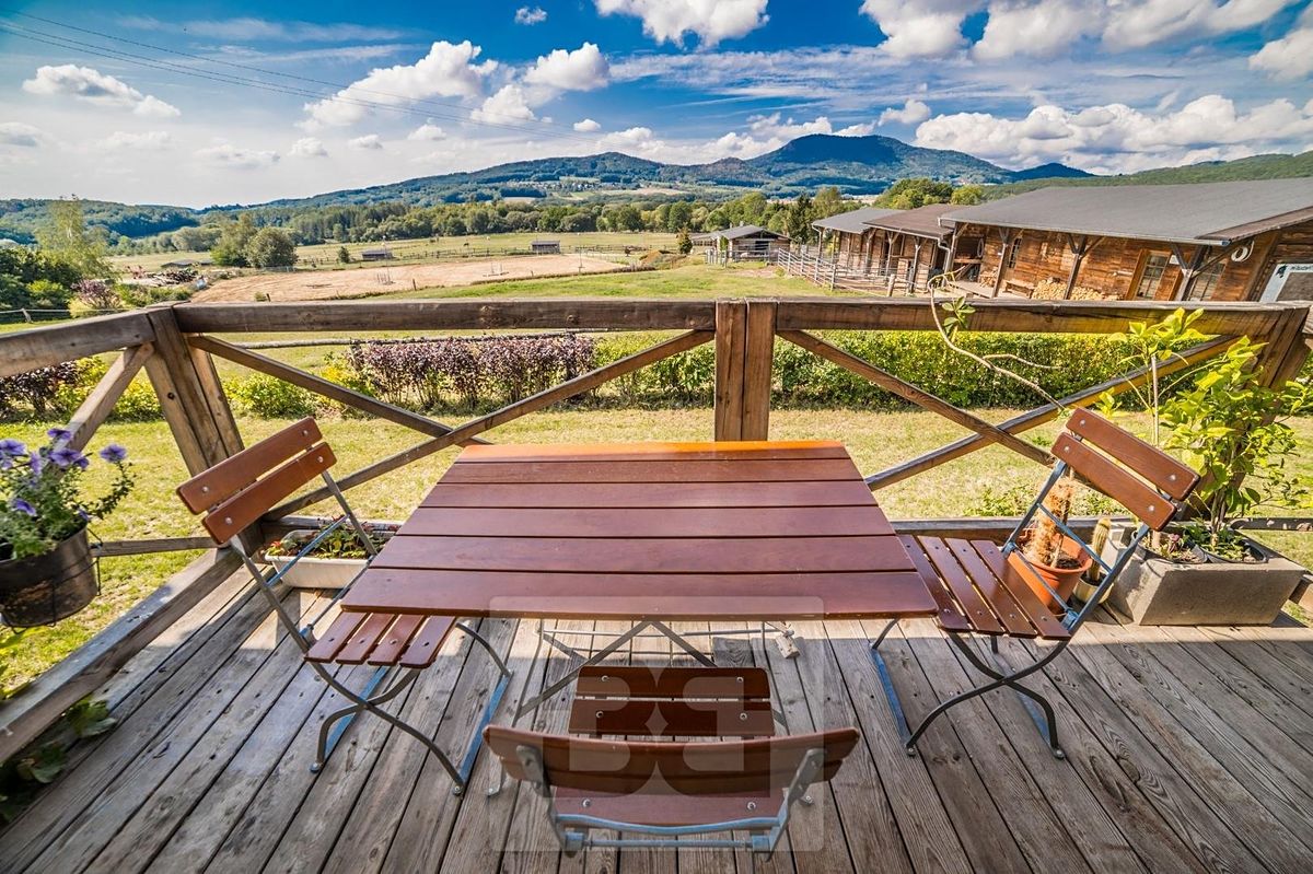 Prodej rodinného domu 400 m², pozemek 242000 m² – fotografie 2