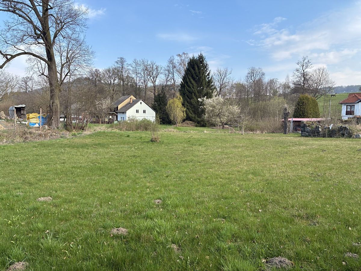 Prodej stavebního pozemku 1344 m² – fotografie 2
