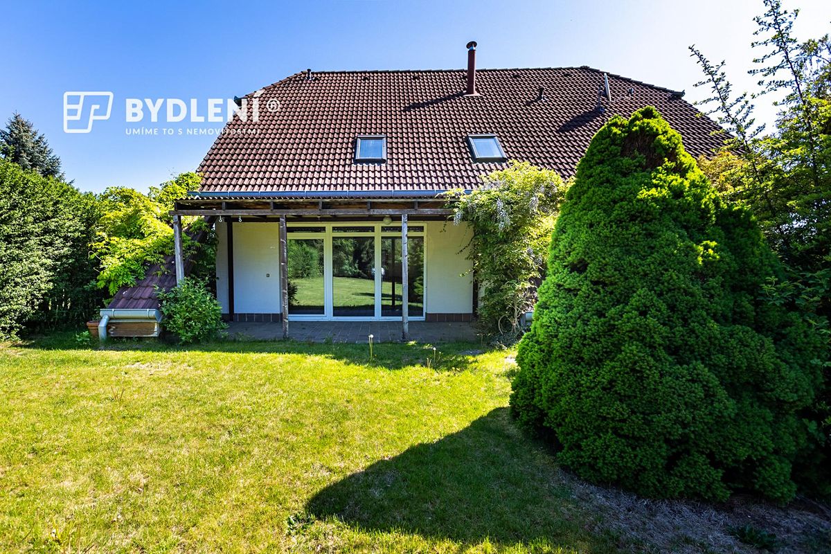 Prodej rodinného domu 250 m², pozemek 1975 m² – fotografie 3