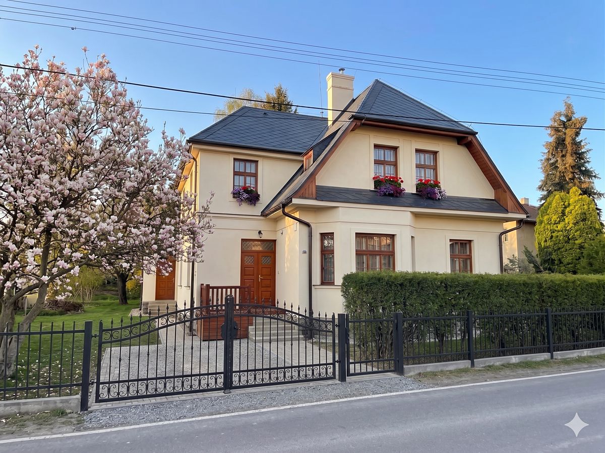 Prodej vily 372 m², pozemek 1036 m²