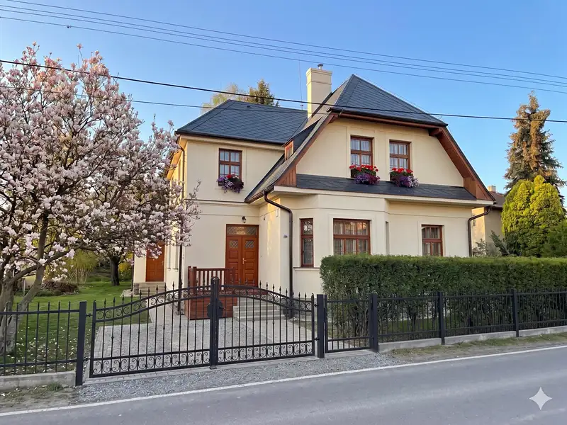 Prodej vily 372 m², pozemek 1036 m², Zlaté Hory – náhled fotky 1