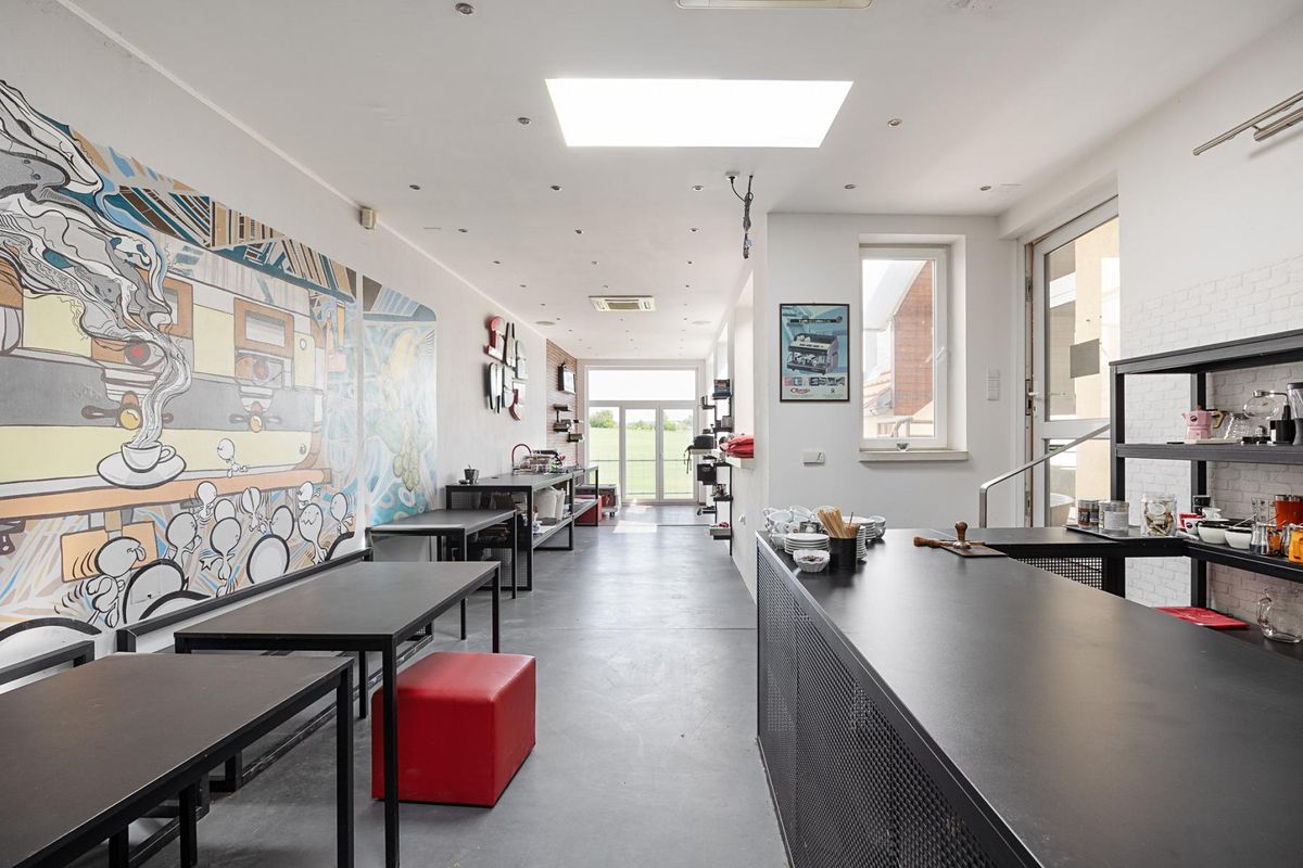 Prodej rodinného domu 283 m², pozemek 246 m² – fotografie 3
