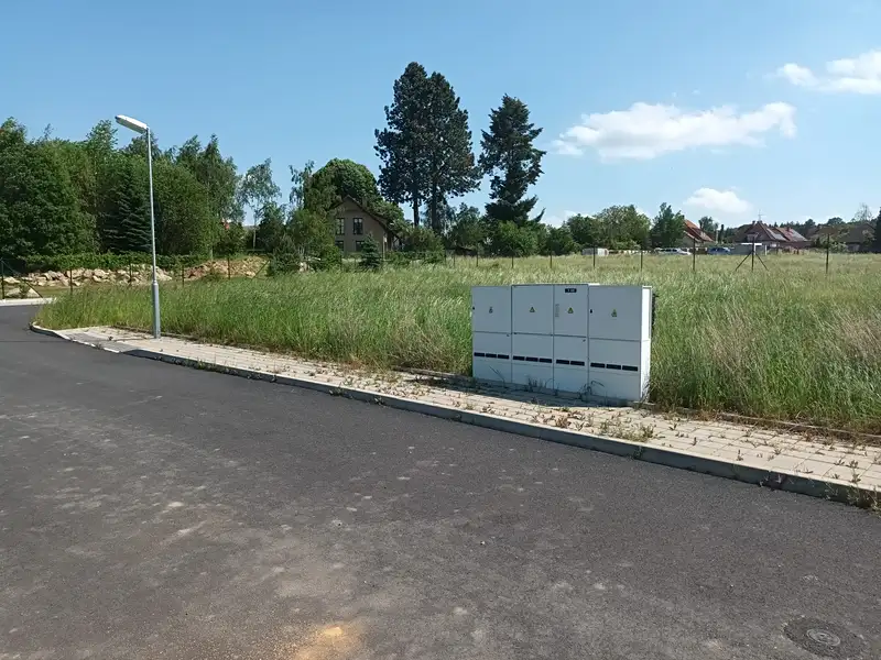 Prodej stavebního pozemku 801 m², Louňovice – náhled fotky 1