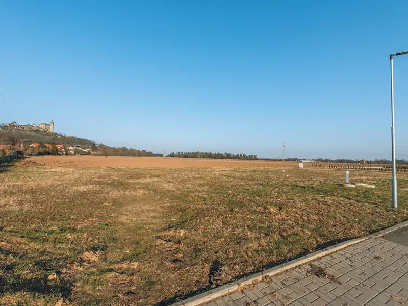 Prodej stavebního pozemku 1668 m², Ráby – náhled fotky 3