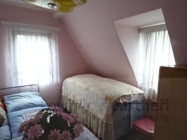 Prodej rodinného domu 220 m², pozemek 1072 m² – fotografie 5
