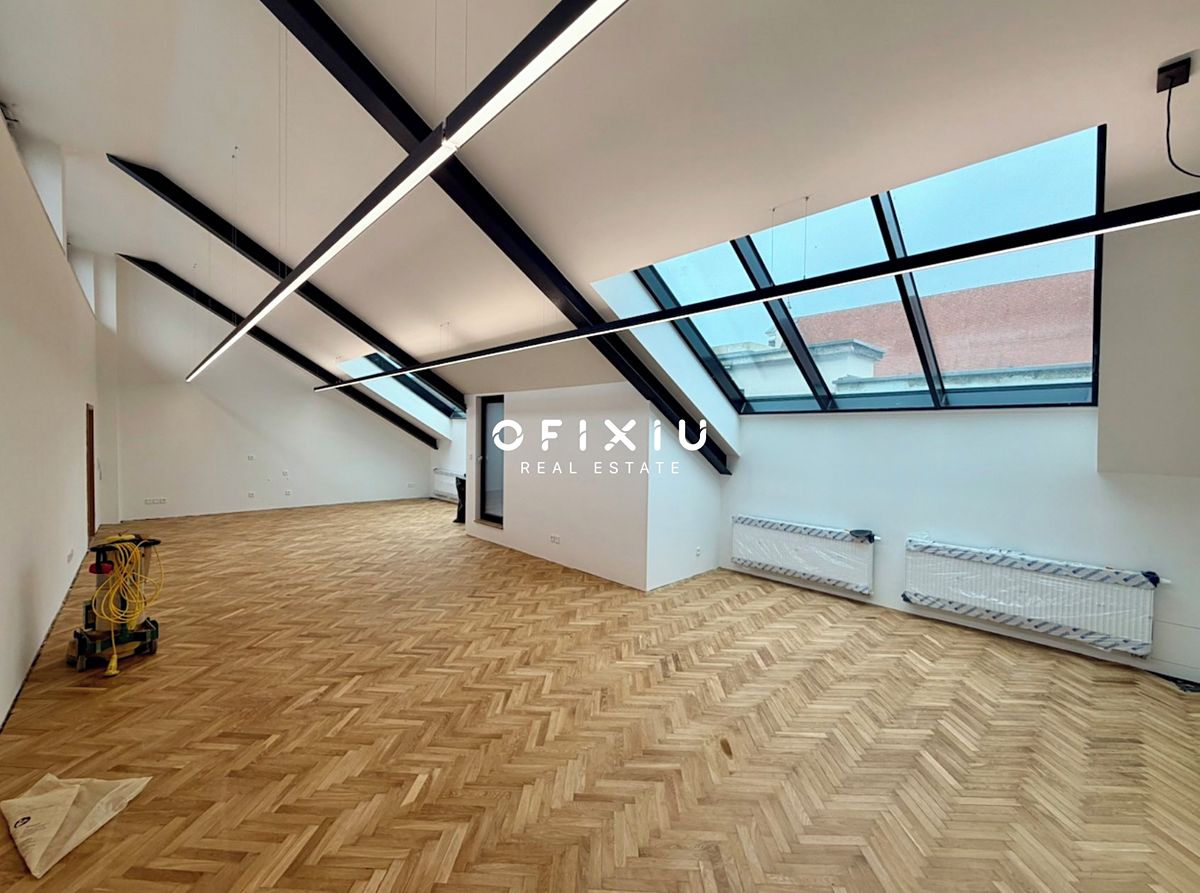 Pronájem kanceláře 196 m²
